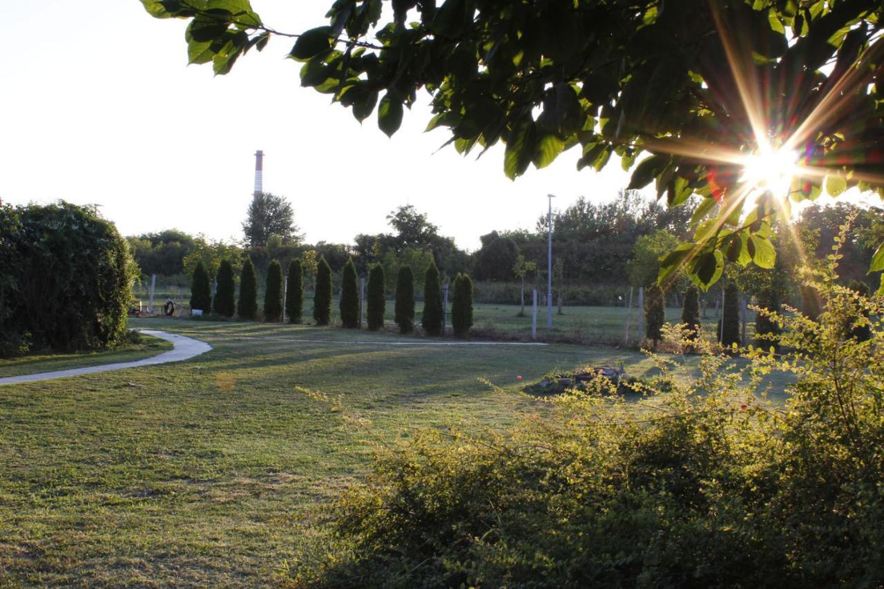 Apartments Osijek By The River Екстериор снимка