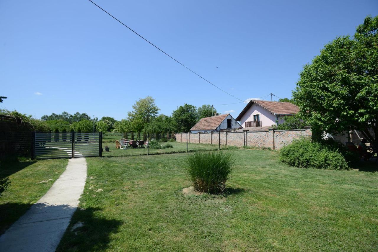 Apartments Osijek By The River Екстериор снимка