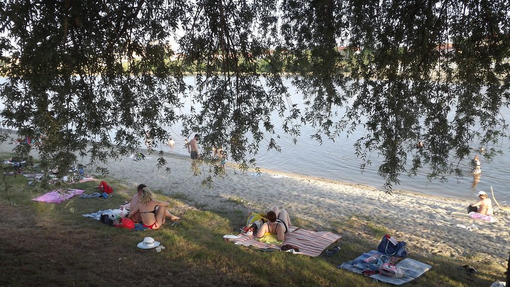 Apartments Osijek By The River Екстериор снимка